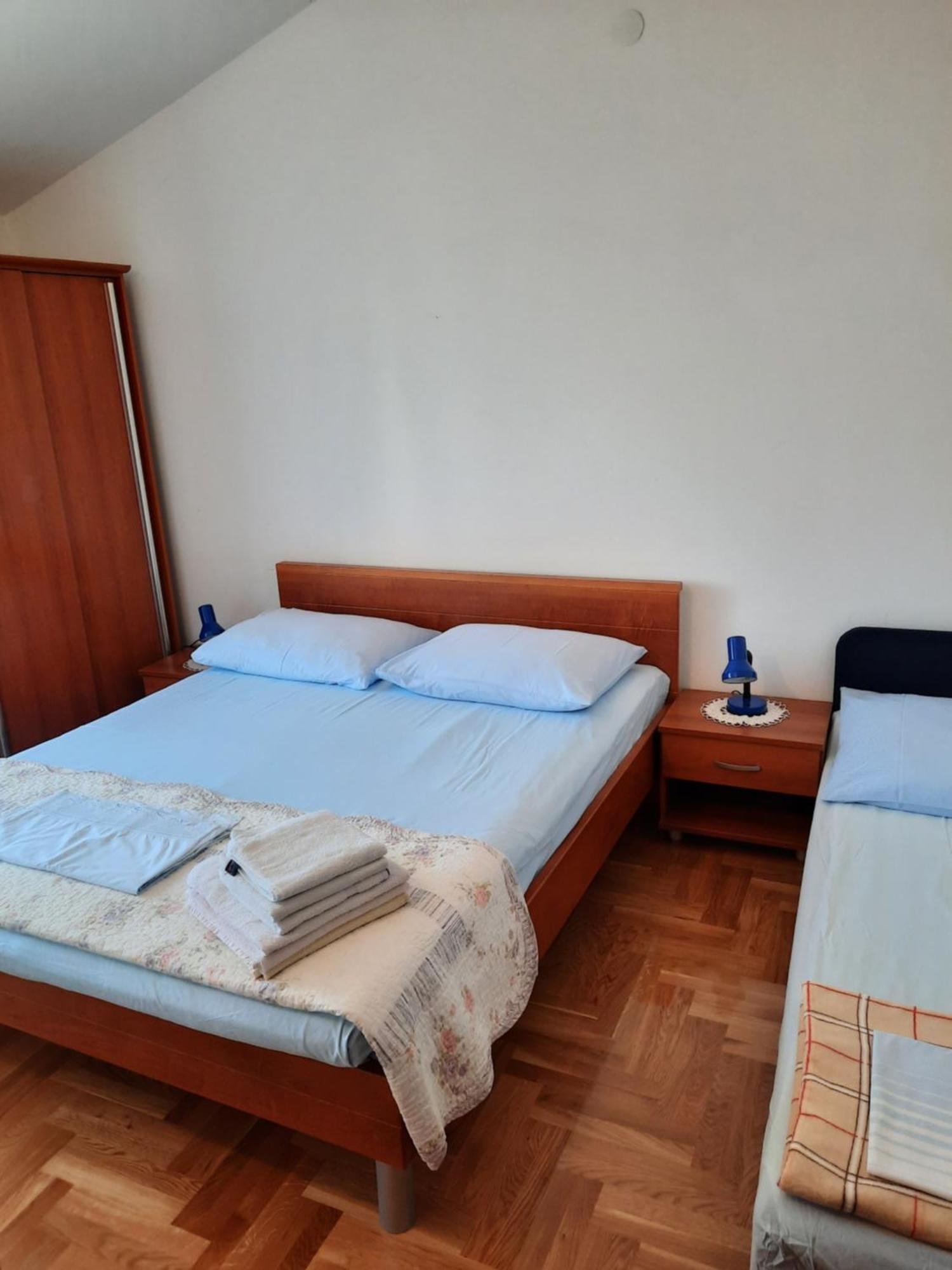 Apartmani Maver Sveti Filip i Jakov Exterior foto