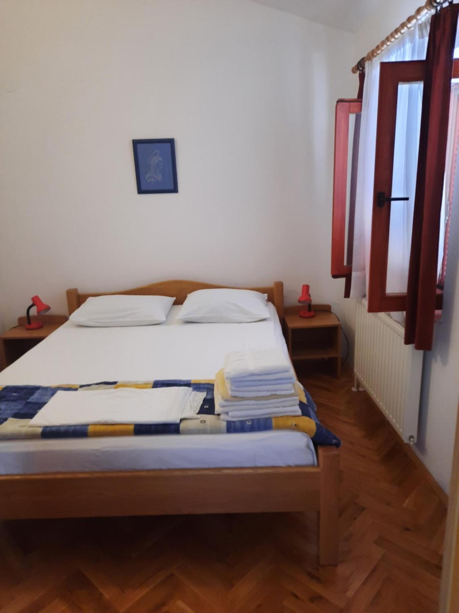 Apartmani Maver Sveti Filip i Jakov Exterior foto