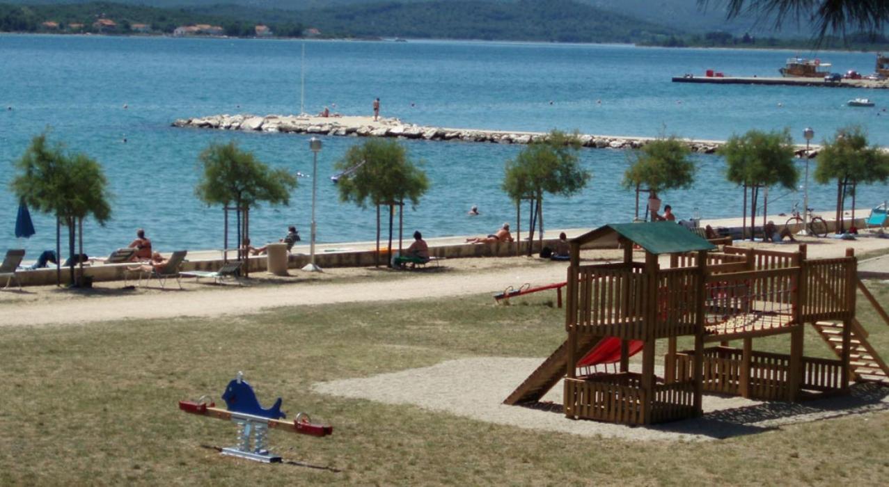 Apartmani Maver Sveti Filip i Jakov Exterior foto